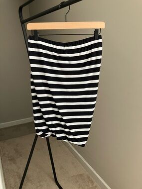 GAP Black and White Striped Pencil Skirt